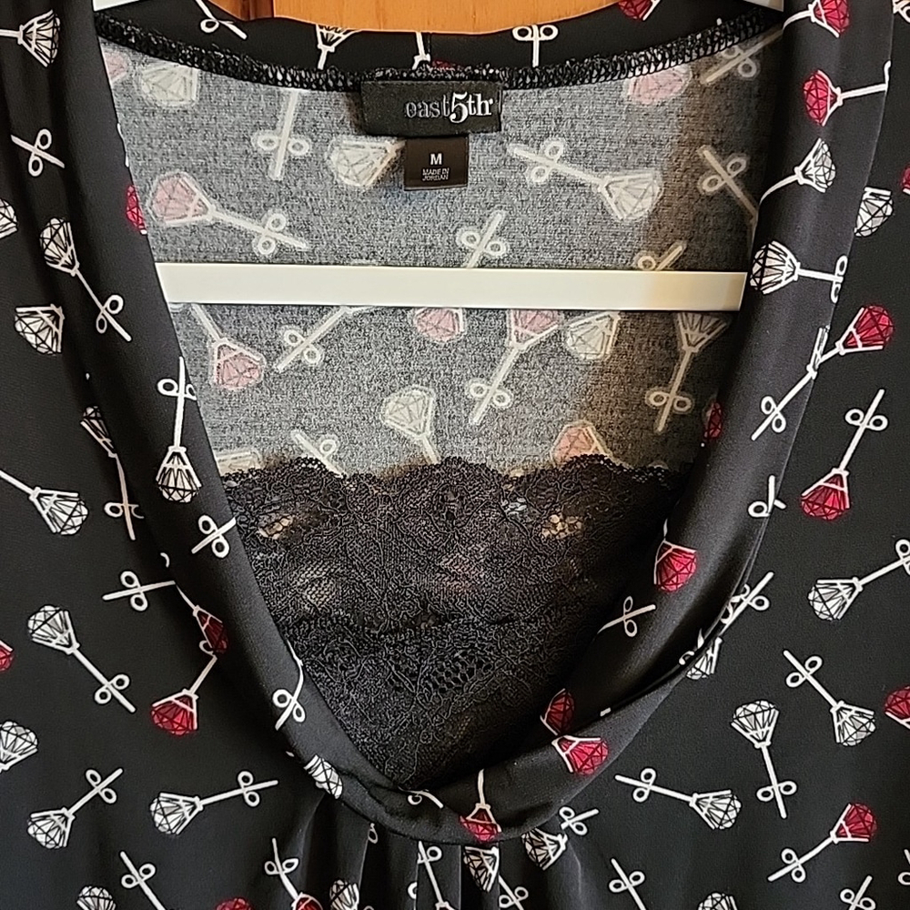 East 5th Women's Unique Black Long Sleeve Blouse Earring Print Size M - Picture 2 of 7